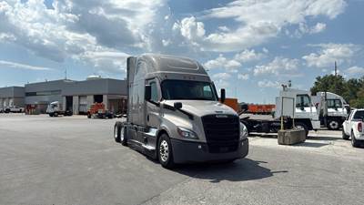 Freightliner Cascadia - 72" Raised Roof Double Bunk Sleeper, Detroit, Automatic, Optimized Idle