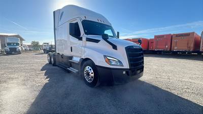 Freightliner Cascadia - 72" Raised Roof Double Bunk Sleeper, Detroit, Automatic, Battery Powered HVAC with Optimized Idle