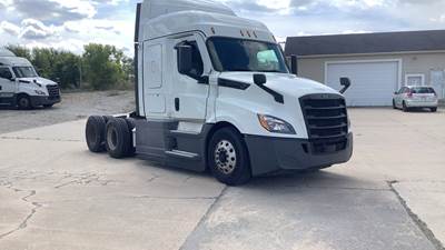 2021 Freightliner Cascadia Sleeper Semi Truck - 48" Extra-Tall Roof, Detroit, Automatic