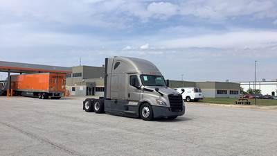 Freightliner Cascadia - 72" Raised Roof Double Bunk Sleeper, Detroit, Automatic, Battery Powered HVAC with Optimized Idle
