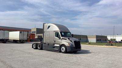 Freightliner Cascadia - 72" Raised Roof Double Bunk Sleeper, Detroit, Automatic, Optimized Idle