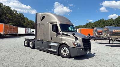 Freightliner Cascadia - 72" Raised Roof Double Bunk Sleeper, Detroit, Automatic, Optimized Idle