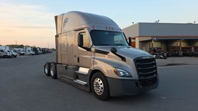 Freightliner Cascadia - 72" Raised Roof Double Bunk Sleeper, Detroit, Automatic, Battery Powered HVAC with Optimized Idle
