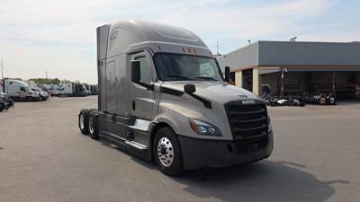Freightliner Cascadia - 72" Raised Roof Double Bunk Sleeper, Detroit, Automatic, Battery Powered HVAC with Optimized Idle