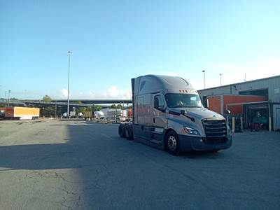 Freightliner Cascadia - 72" Raised Roof Double Bunk Sleeper, Detroit, Automatic, Battery Powered HVAC with Optimized Idle