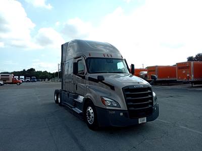 Freightliner Cascadia - 72" Raised Roof Double Bunk Sleeper, Detroit, Automatic, Battery Powered HVAC with Optimized Idle