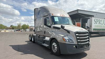 Freightliner Cascadia - 72" Raised Roof Double Bunk Sleeper, Detroit, Automatic, Optimized Idle