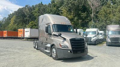 Freightliner Cascadia - 72" Raised Roof Double Bunk Sleeper, Detroit, Automatic, Battery Powered HVAC with Optimized Idle