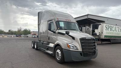 Freightliner Cascadia - 72" Raised Roof Double Bunk Sleeper, Detroit, Automatic, Optimized Idle