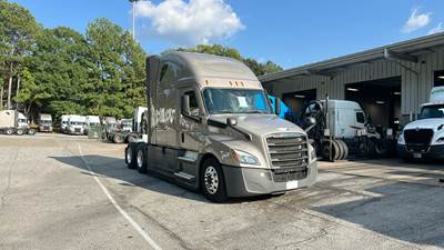 Freightliner Cascadia - 72" Raised Roof Double Bunk Sleeper, Detroit, Automatic, Optimized Idle