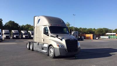 Freightliner Cascadia - 72" Raised Roof Double Bunk Sleeper, Detroit, Automatic, Optimized Idle