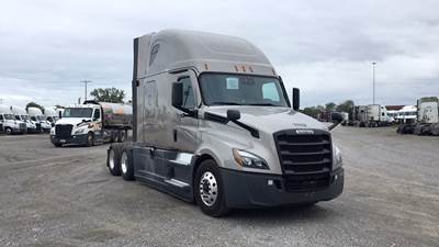 Freightliner Cascadia - 72" Raised Roof Double Bunk Sleeper, Detroit, Automatic, Battery Powered HVAC with Optimized Idle
