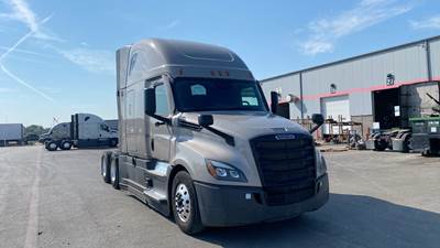 Freightliner Cascadia - 72" Raised Roof Double Bunk Sleeper, Detroit, Automatic, Battery Powered HVAC with Optimized Idle