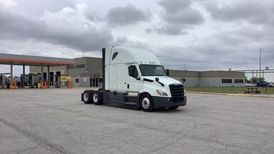 Freightliner Cascadia - 72" Raised Roof Double Bunk Sleeper, Detroit, Automatic, Battery Powered HVAC with Optimized Idle