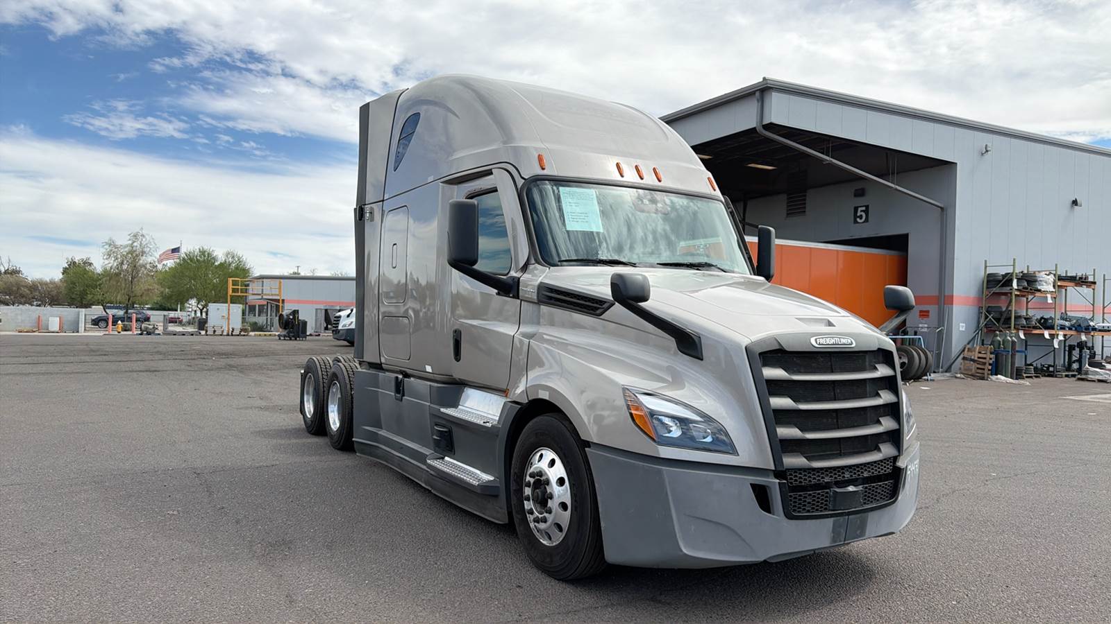 2023 Freightliner sleeper semi-truck