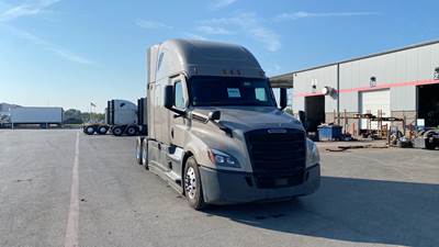 Freightliner Cascadia - 72" Raised Roof Double Bunk Sleeper, Detroit, Automatic, Battery Powered HVAC with Optimized Idle