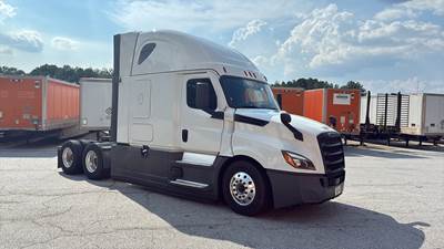 Freightliner Cascadia - 72" Raised Roof Double Bunk Sleeper, Detroit, Automatic, Battery Powered HVAC with Optimized Idle