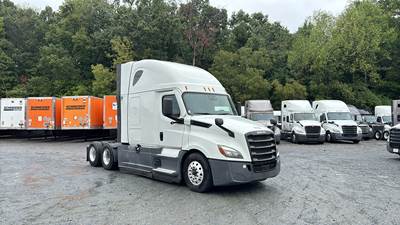 Freightliner Cascadia - 72" Raised Roof Double Bunk Sleeper, Detroit, Automatic, Battery Powered HVAC with Optimized Idle