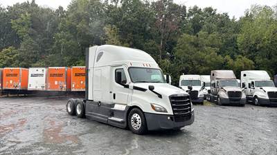 Freightliner Cascadia - 72" Raised Roof Double Bunk Sleeper, Detroit, Automatic, Battery Powered HVAC with Optimized Idle