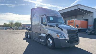 Freightliner Cascadia - 72" Raised Roof Double Bunk Sleeper, Detroit, Automatic, Optimized Idle