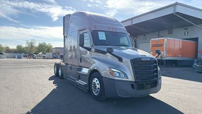 Freightliner Cascadia - 72" Raised Roof Double Bunk Sleeper, Detroit, Automatic, Optimized Idle