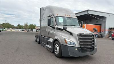 Freightliner Cascadia - 72" Raised Roof Double Bunk Sleeper, Detroit, Automatic, Optimized Idle