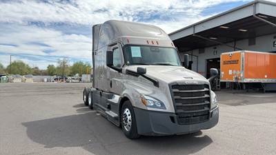 Freightliner Cascadia - 72" Raised Roof Double Bunk Sleeper, Detroit, Automatic, Optimized Idle