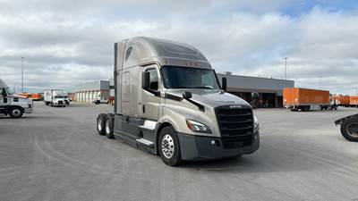 Freightliner Cascadia - 72" Raised Roof Double Bunk Sleeper, Detroit, Automatic, Battery Powered HVAC with Optimized Idle