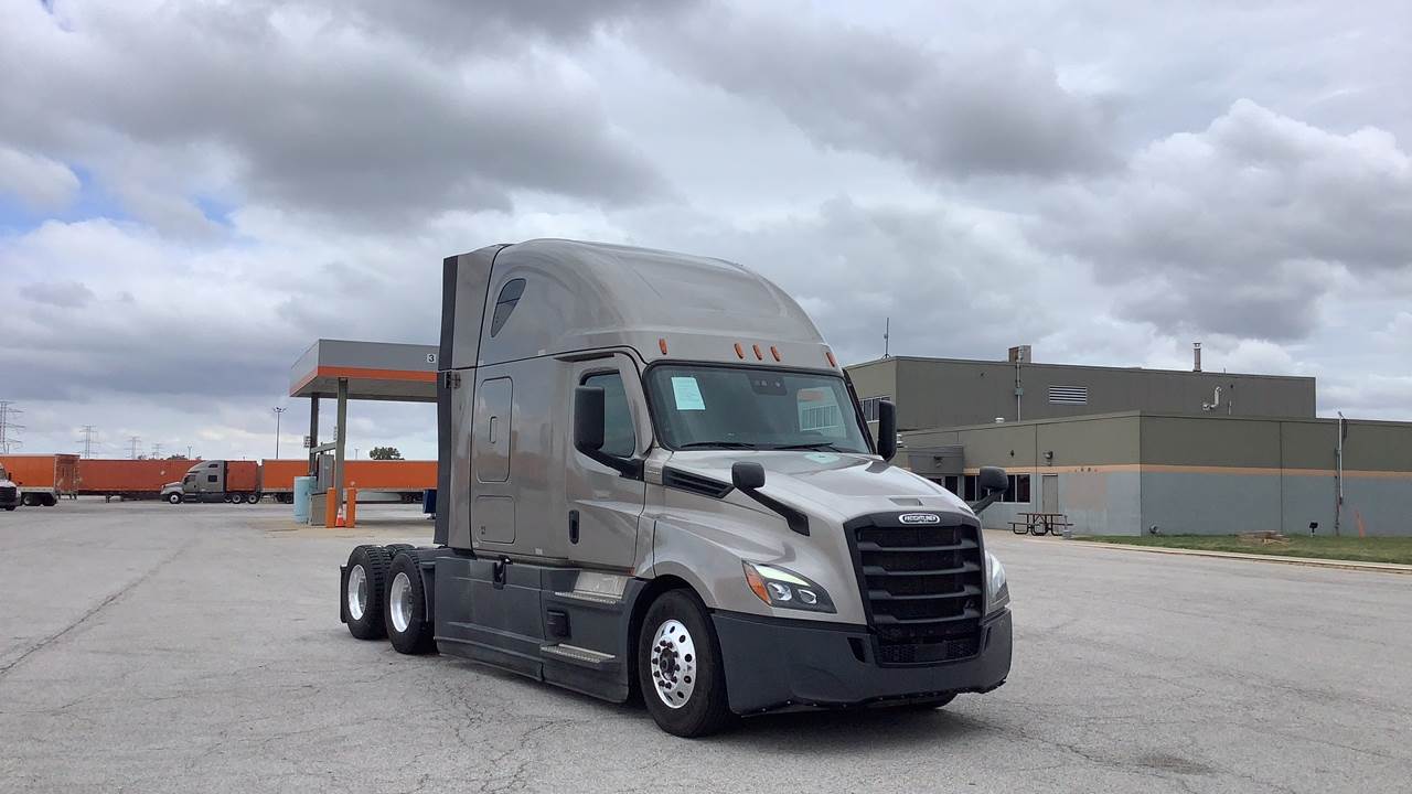 2023 Freightliner sleeper semi-truck
