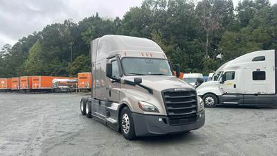 Freightliner Cascadia - 72" Raised Roof Double Bunk Sleeper, Detroit, Automatic, Battery Powered HVAC with Optimized Idle