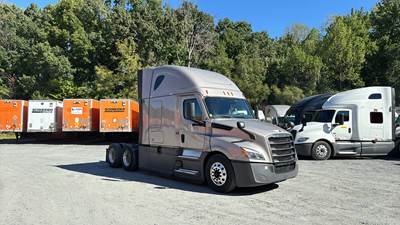 Freightliner Cascadia - 72" Raised Roof Double Bunk Sleeper, Detroit, Automatic, Battery Powered HVAC with Optimized Idle