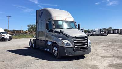 Freightliner Cascadia - 72" Raised Roof Double Bunk Sleeper, Detroit, Automatic, Battery Powered HVAC with Optimized Idle