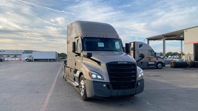 Freightliner Cascadia - 72" Raised Roof Double Bunk Sleeper, Detroit, Automatic, Battery Powered HVAC with Optimized Idle