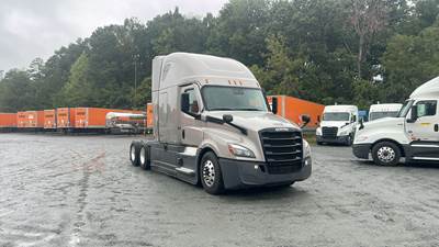 Freightliner Cascadia - 72" Raised Roof Double Bunk Sleeper, Detroit, Automatic, Battery Powered HVAC with Optimized Idle