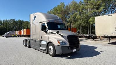 Freightliner Cascadia - 72" Raised Roof Double Bunk Sleeper, Detroit, Automatic, Battery Powered HVAC with Optimized Idle
