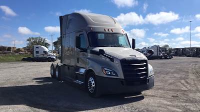 Freightliner Cascadia - 72" Raised Roof Double Bunk Sleeper, Detroit, Automatic, Battery Powered HVAC with Optimized Idle