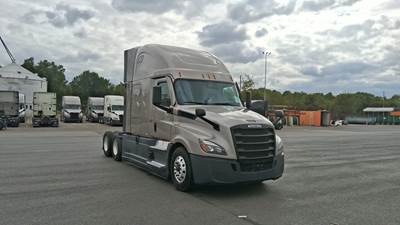 Freightliner Cascadia - 72" Raised Roof Double Bunk Sleeper, Detroit, Automatic, Battery Powered HVAC with Optimized Idle