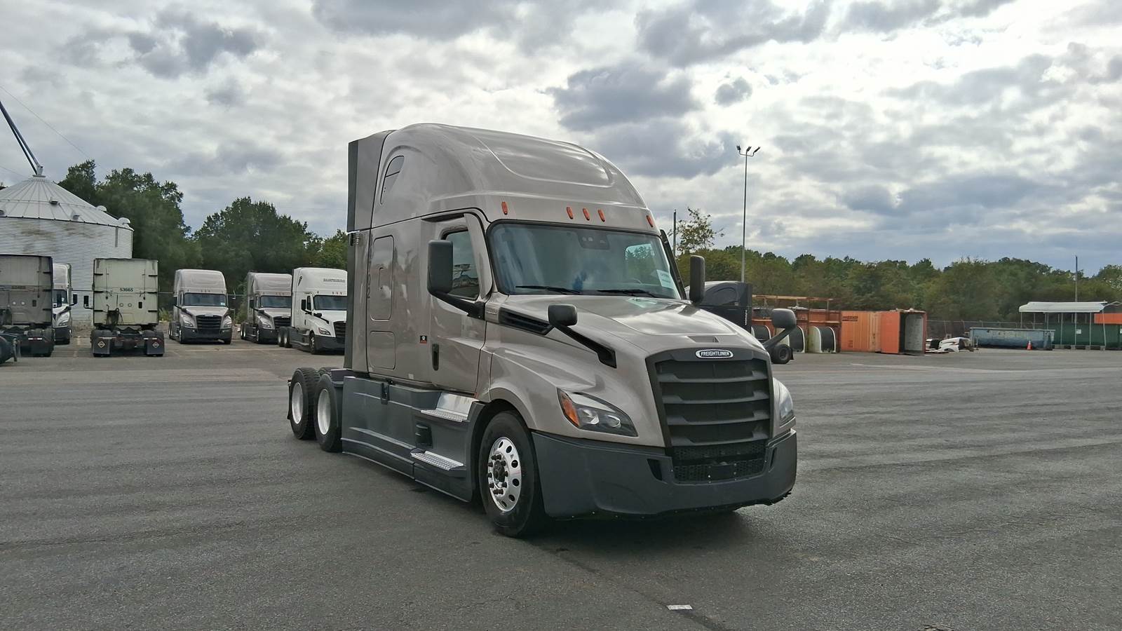 2023 Freightliner sleeper semi-truck
