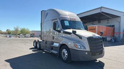 Freightliner Cascadia - 72" Raised Roof Double Bunk Sleeper, Detroit, Automatic, Optimized Idle