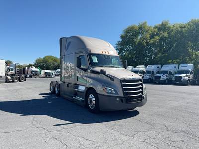 Freightliner Cascadia - 72" Raised Roof Double Bunk Sleeper, Detroit, Automatic, Optimized Idle