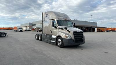 Freightliner Cascadia - 72" Raised Roof Double Bunk Sleeper, Detroit, Automatic, Optimized Idle