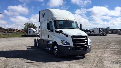 Freightliner Cascadia - 72" Raised Roof Double Bunk Sleeper, Detroit, Automatic, Battery Powered HVAC with Optimized Idle