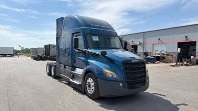 Freightliner Cascadia - 72" Raised Roof Double Bunk Sleeper, Detroit, Automatic, Battery Powered HVAC with Optimized Idle