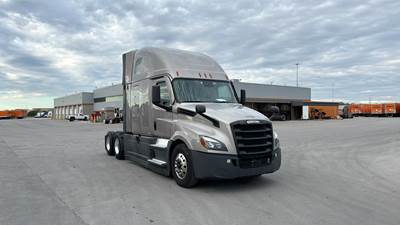Freightliner Cascadia - 72" Raised Roof Double Bunk Sleeper, Detroit, Automatic, Battery Powered HVAC with Optimized Idle