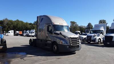 Freightliner Cascadia - 72" Raised Roof Double Bunk Sleeper, Detroit, Automatic, Battery Powered HVAC with Optimized Idle