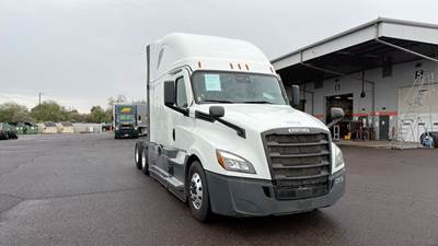 Freightliner Cascadia - 72" Raised Roof Double Bunk Sleeper, Detroit, Automatic, Battery Powered HVAC with Optimized Idle