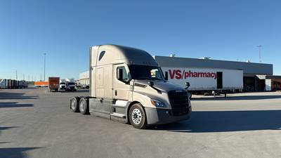 Freightliner Cascadia - 72" Raised Roof Double Bunk Sleeper, Detroit, Automatic, Battery Powered HVAC with Optimized Idle