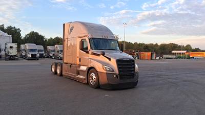 Freightliner Cascadia - 72" Raised Roof Double Bunk Sleeper, Detroit, Automatic, Battery Powered HVAC with Optimized Idle