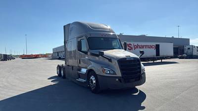Freightliner Cascadia - 72" Raised Roof Double Bunk Sleeper, Detroit, Automatic, Battery Powered HVAC with Optimized Idle