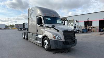 Freightliner Cascadia - 72" Raised Roof Double Bunk Sleeper, Detroit, Automatic, Battery Powered HVAC with Optimized Idle